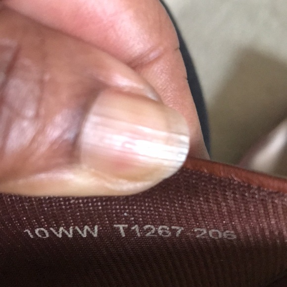 Trotters Brown Tasseled Leather Upper Flat Slip On Shoes-Size 10WW - Picture 12 of 12